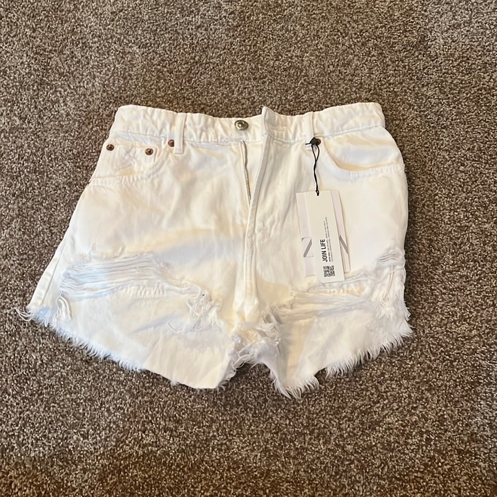 NWT Zara size 4/36 white denim shorts